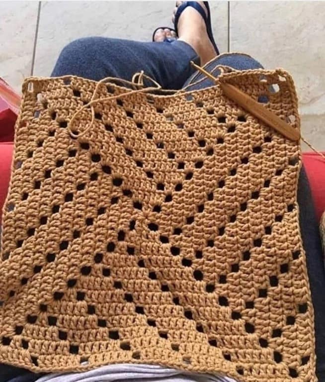 Tapetes de crochê dominam a decoração; efeito antiderrapante viraliza - Imagem do artigo original