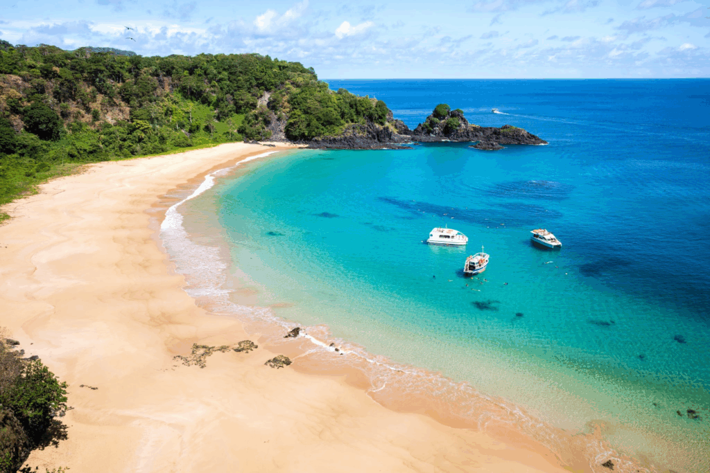 As 3 praias mais lindas e paradisíacas do Brasil que você precisa conhecer um dia - Imagem do artigo original