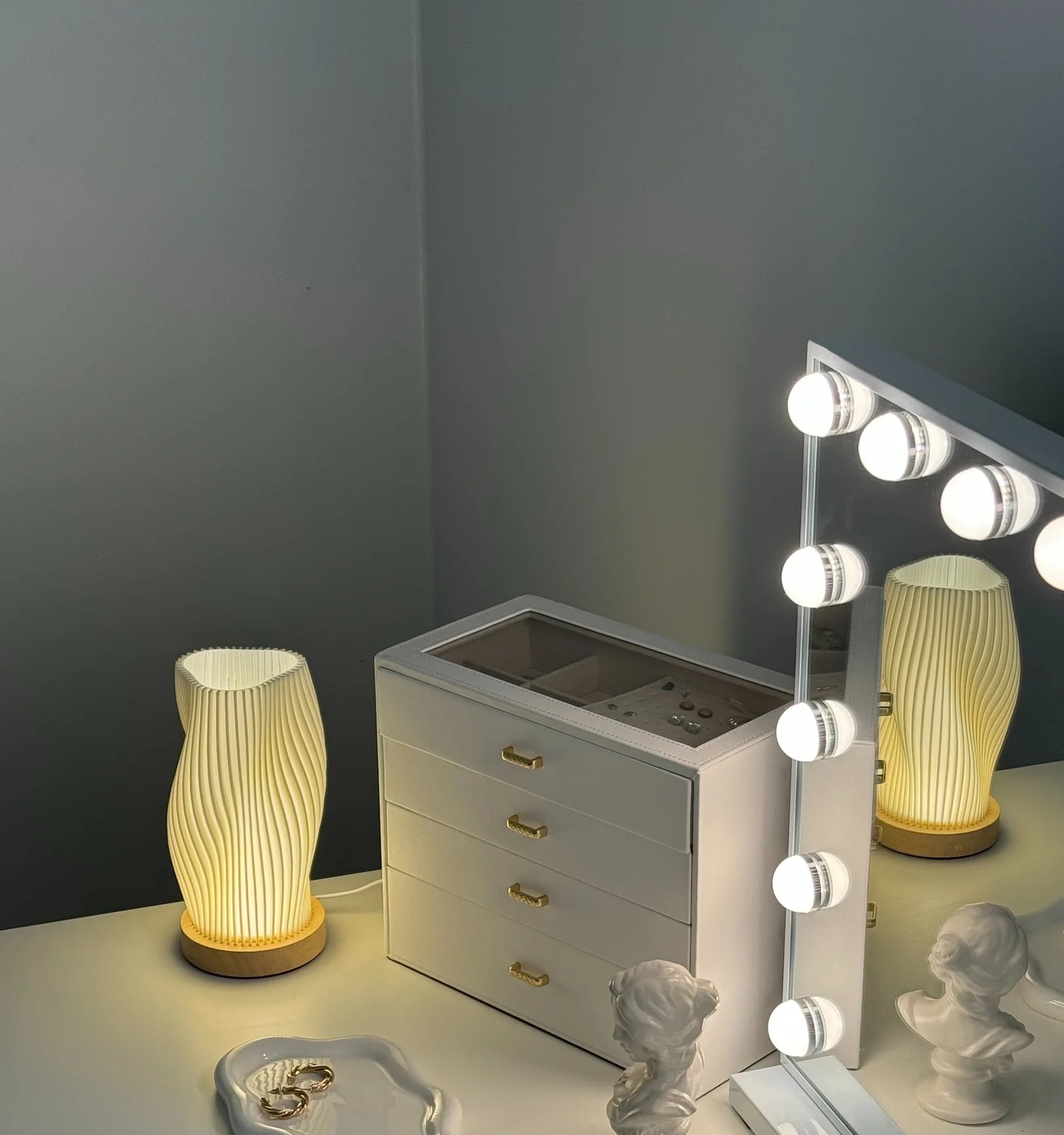 Quarto de adolescente em 2026: penteadeira, LED e mini office dominam o sonho da Gen Alpha - Imagem do artigo