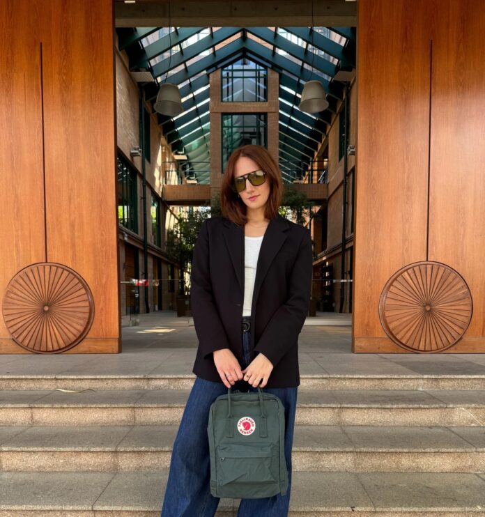 Imagem destacada - A mochila que virou peça-chave do office look: conheça a Kånken e eleve seu estilo no trabalho