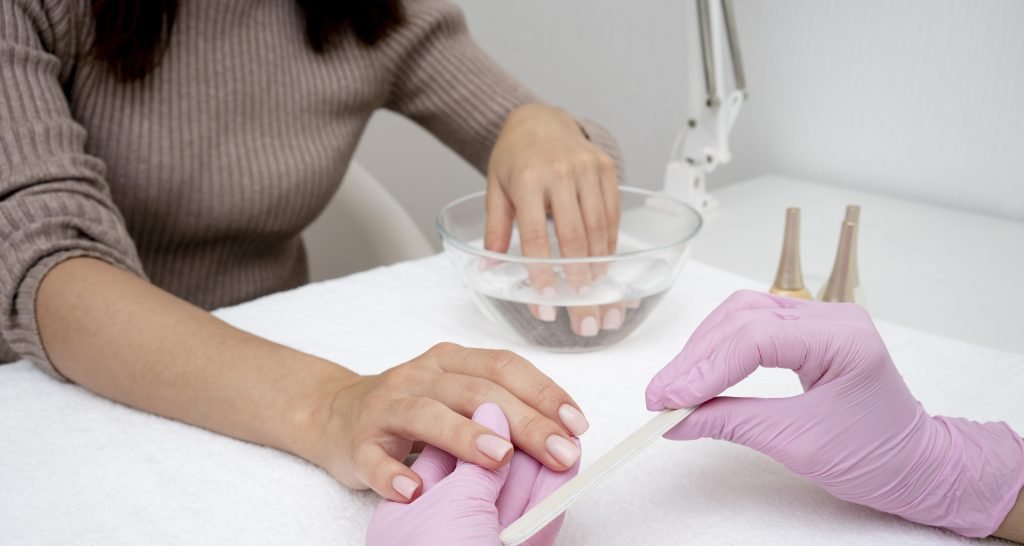 Cutilagem Russa Presencial: descubra o curso que eleva o padrão das unhas brasileiras - Imagem do artigo original