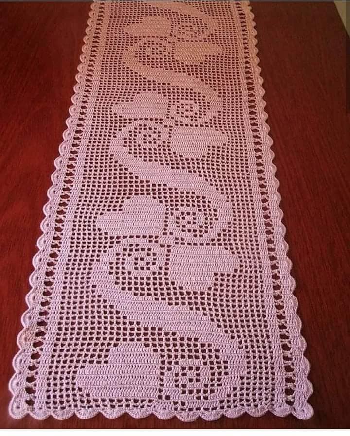 Caminhos de mesa em crochê viralizam na decoração doméstica elegante - Imagem do artigo original