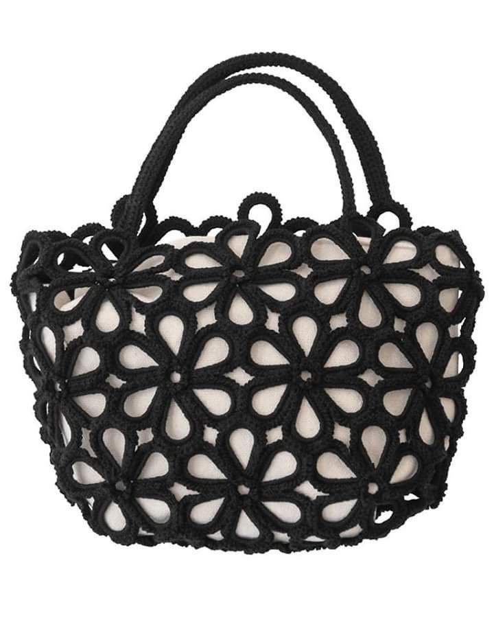 Bolsas de crochê floral viralizam como novo símbolo cottagecore - Imagem do artigo original