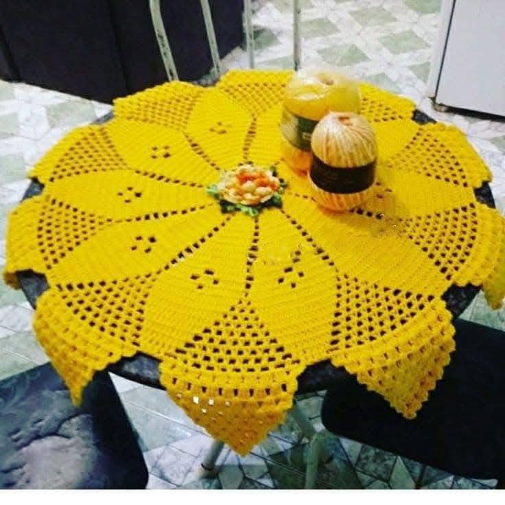 Toalha de mesa em crochê domina jantar e viraliza na decoração - Imagem do artigo original