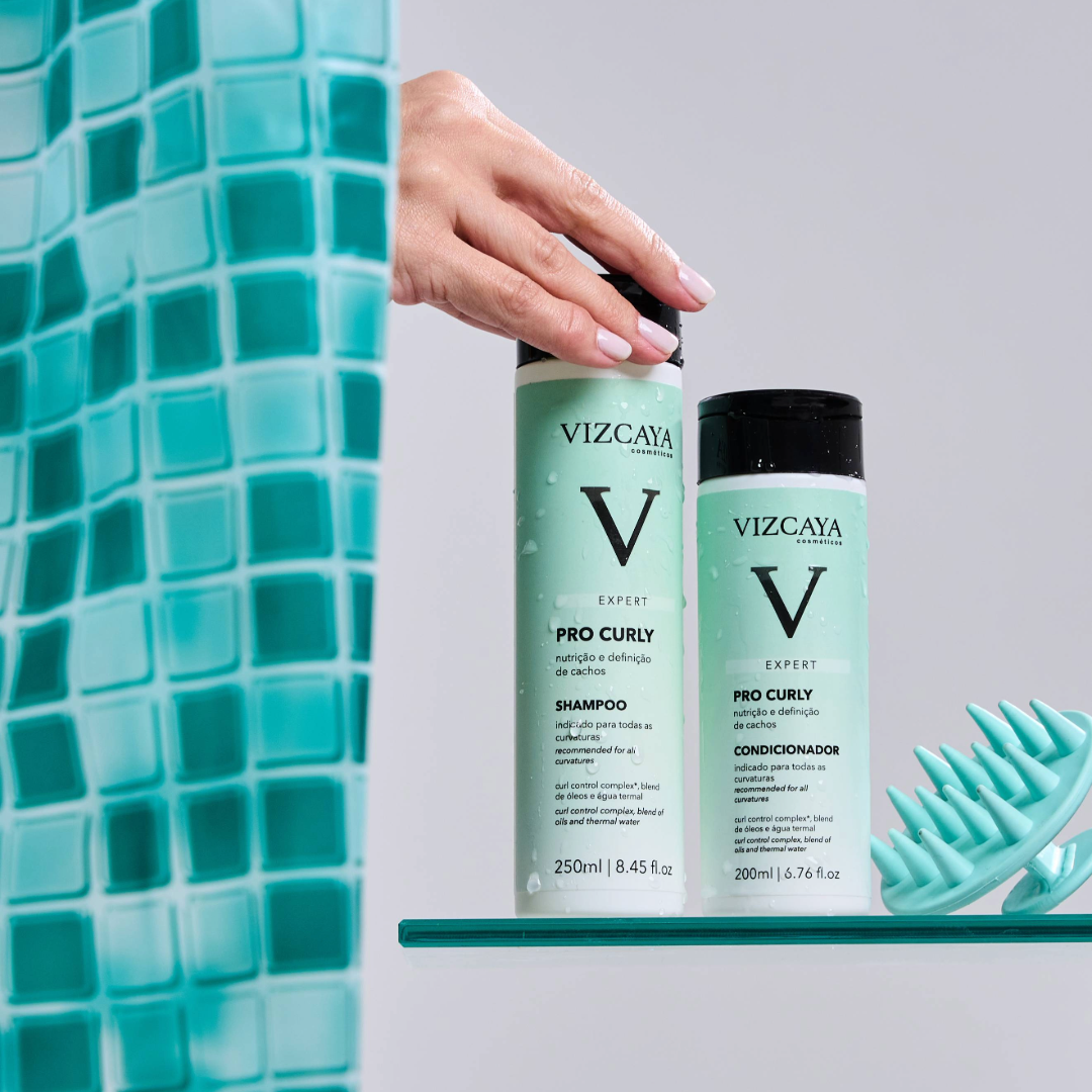 Cachos sem frizz viralizam com truque de rotina noturna - Imagem do artigo