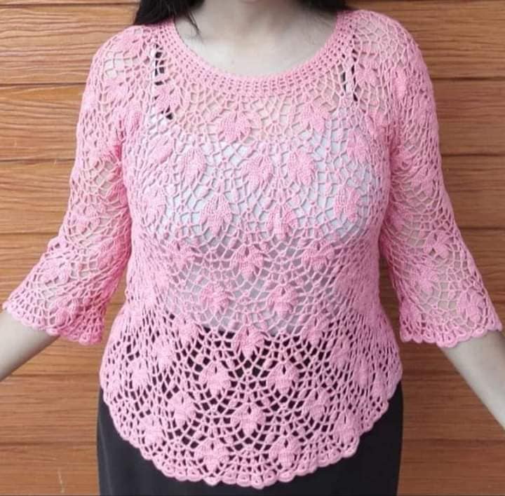 Blusas de crochê reinventadas viralizam entre fashionistas com cortes ousados - Imagem do artigo original