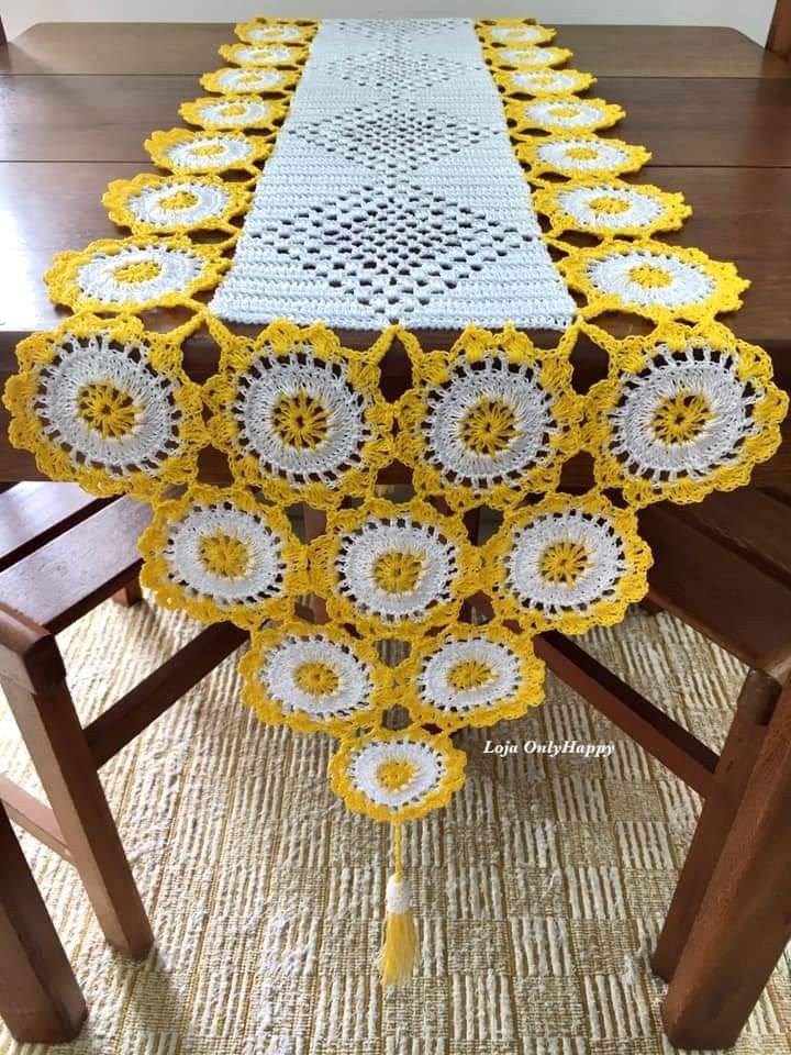 Caminho de mesa em crochê de luxo domina decoração sofisticada - Imagem do artigo original