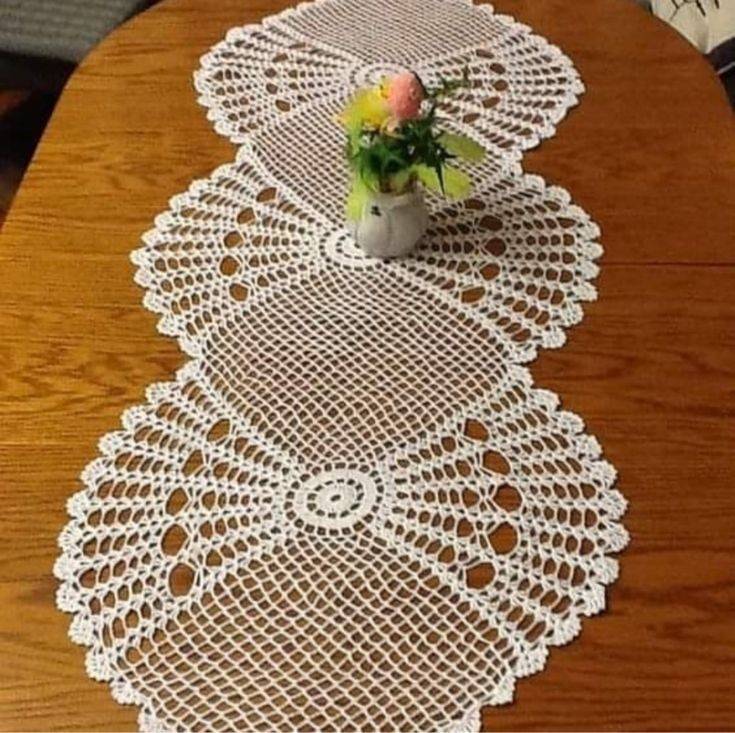 Caminho de mesa em crochê clássico domina decoração e viraliza em 2026 - Imagem do artigo original