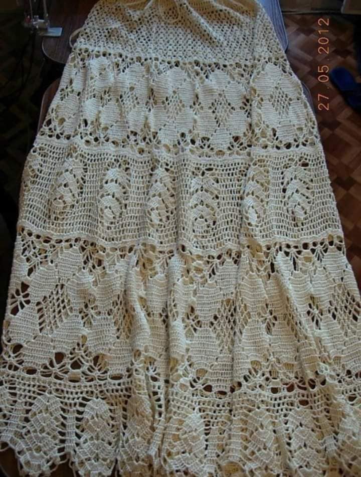 Saia de crochê domina rua e escritório com textura luxuosa - Imagem do artigo original