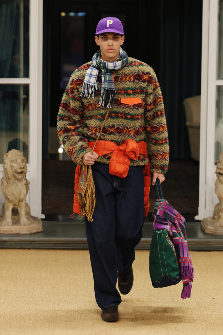 Ralph Lauren mistura luxo e streetwear e viraliza na Milano 2026 - Imagem do artigo original