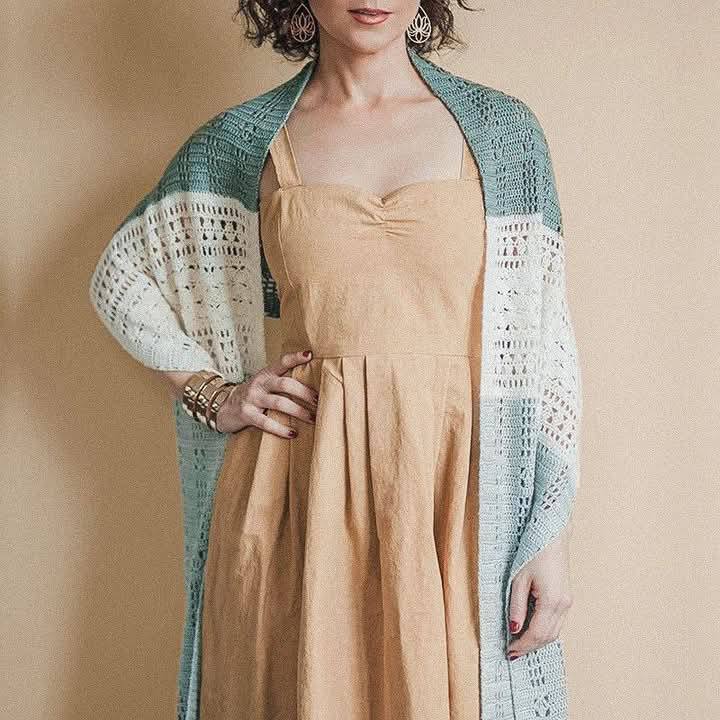 Xales de crochê viralizam em 2026 e dominam looks urbanos e de festa - Imagem do artigo original