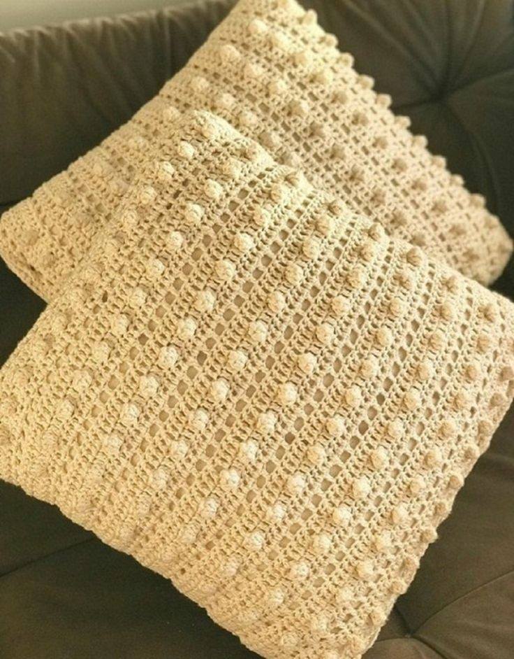 Almofadas de crochê premium viralizam como novo símbolo de luxo doméstico - Imagem do artigo original