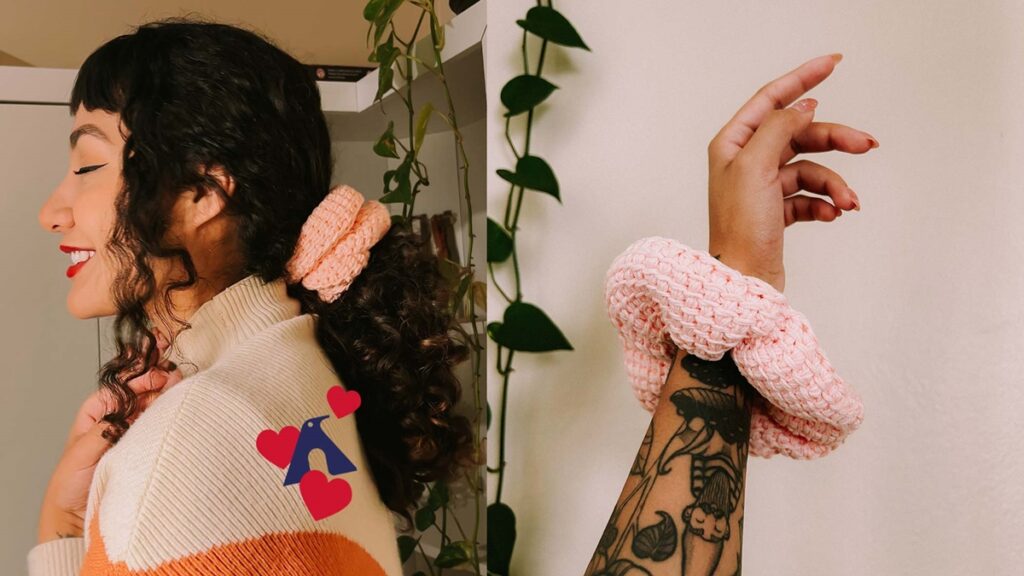 Pompom de crochê vira febre e domina penteados com técnica tunisiana - Imagem do artigo original