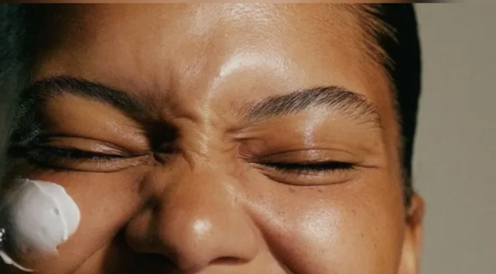 Hidratante facial para pele oleosa: 11 fórmulas leves