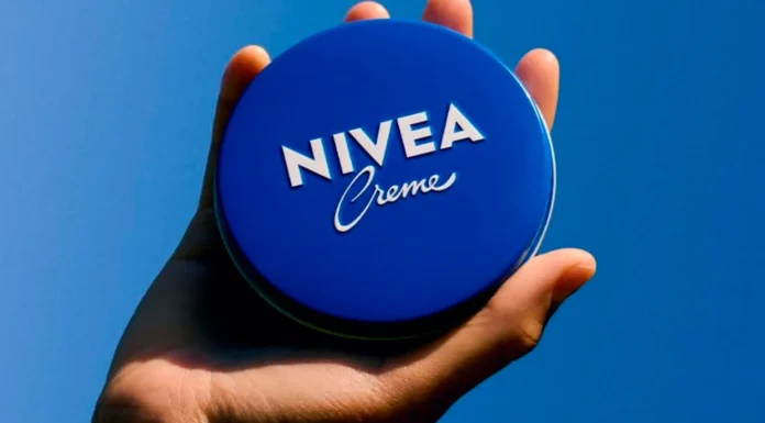 Creme Nívea lata azul combate ressecamento no frio