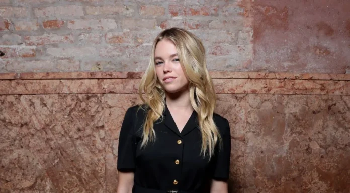 Milly Alcock Supergirl exibe estilo fashionista nos eventos