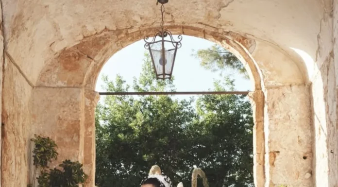 Vestido de noiva de Dua Lipa: Chanel sob medida brilha