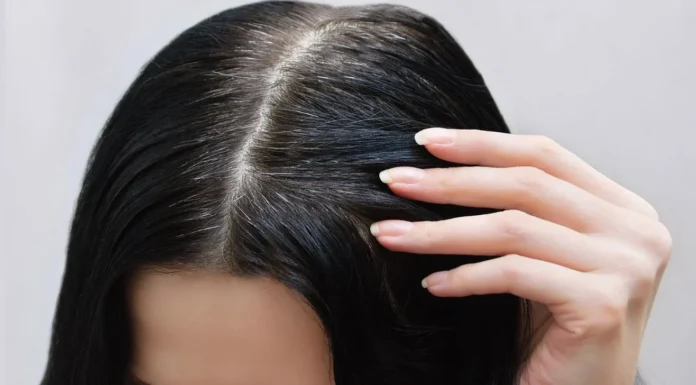 Óleo essencial elimina cabelos brancos e traz cor natural